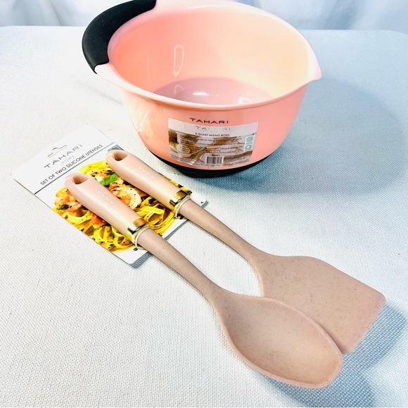 Tahari Other - Tahari Soft Pink Kitchen Utensil Set with Mixing Bowl